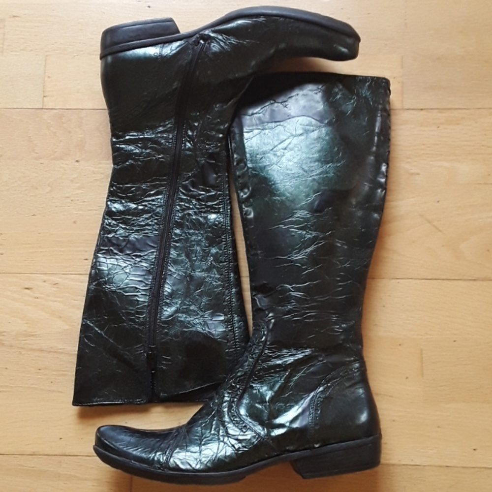 Made in Italy below knee boot. Soft leathe…